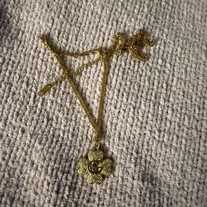 Gold Flower/clover Pendant Necklace